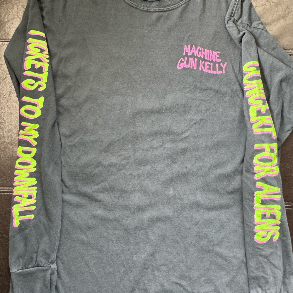 Machine Gun Kelly MGK The World Is Over Tour Shirt Men’s Medium Long Sleeve